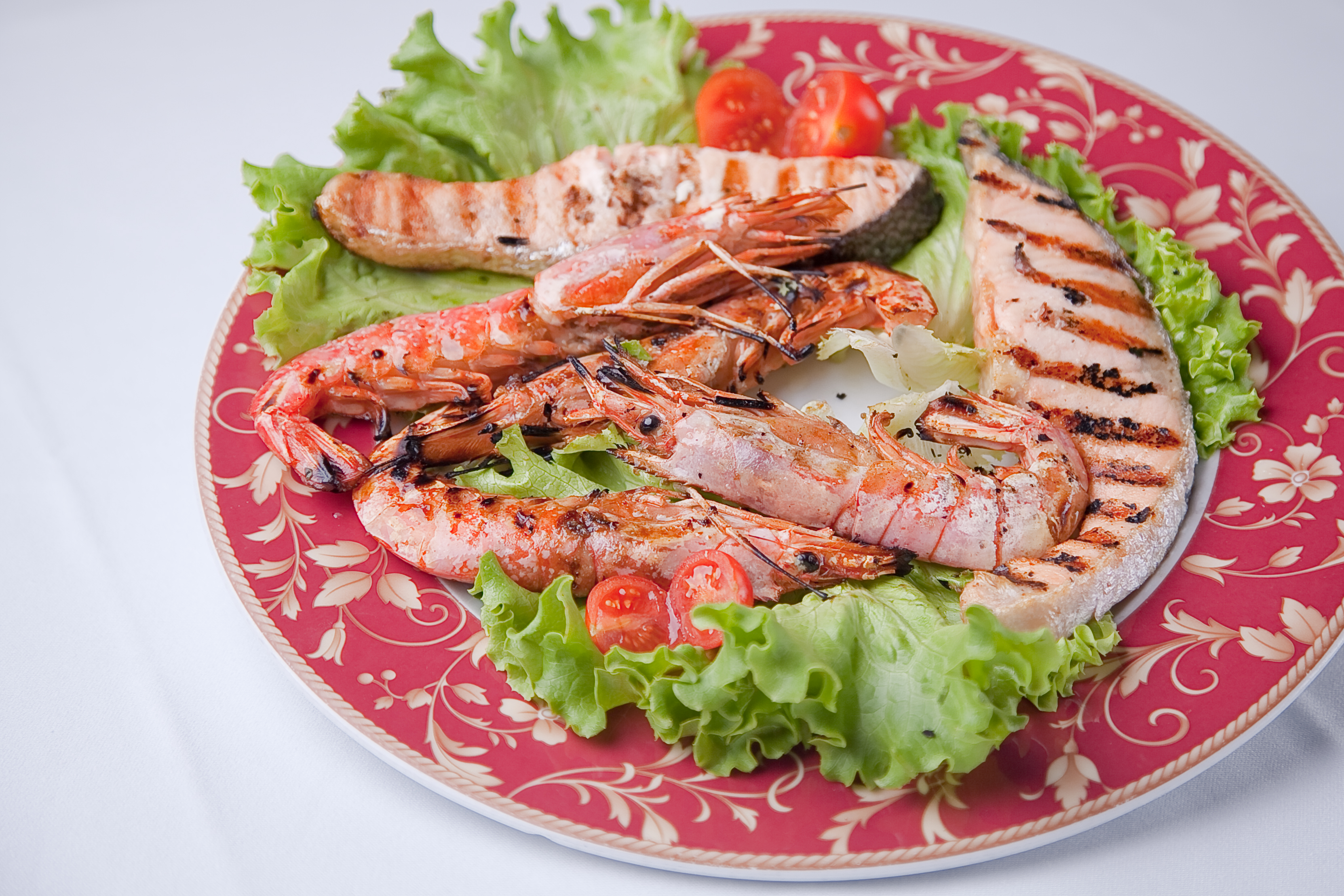 Trancio di salmone e gamberoni alla griglia
